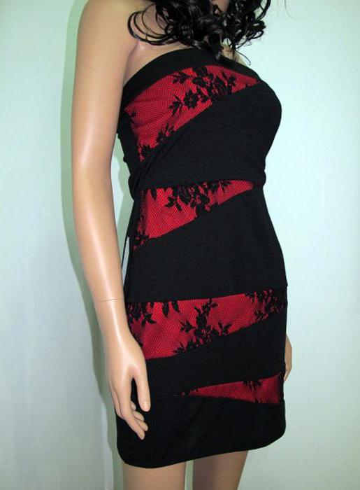 rød kjole med sort blonder
